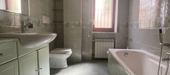 4 bedrooms Apartment in Salerno, Italy No. 360001 3