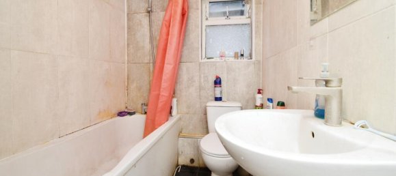 1 bedroom Maisonette in Ilford, United Kingdom No. 10936 2