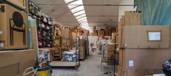 886m² Commercial property in Pordenone, Italy No. 316342 6