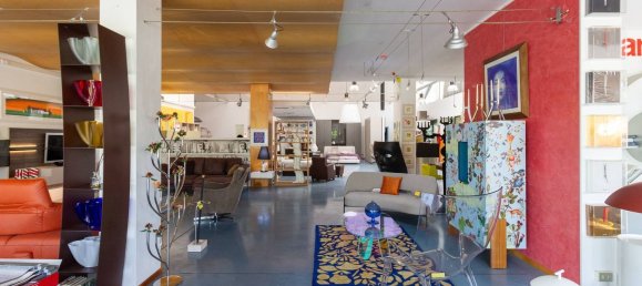 886m² Commercial property in Pordenone, Italy No. 316342 9