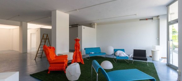 886m² Commercial property in Pordenone, Italy No. 316342 16