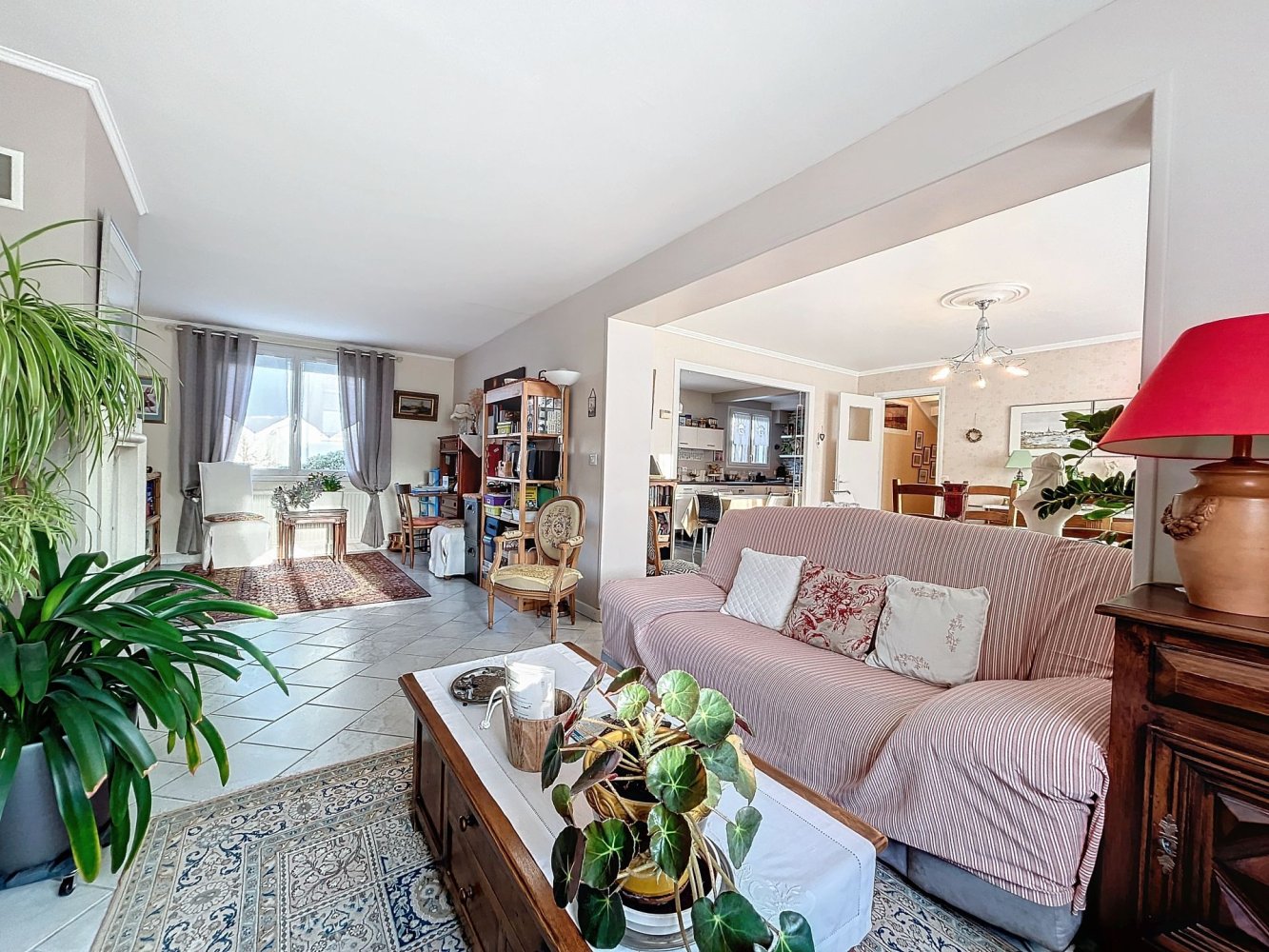 Casa de 5 dormitorios en Reims, France No. 49492