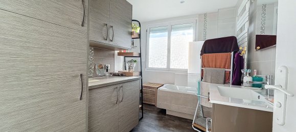 Casa de 5 dormitorios en Reims, France No. 49492 9