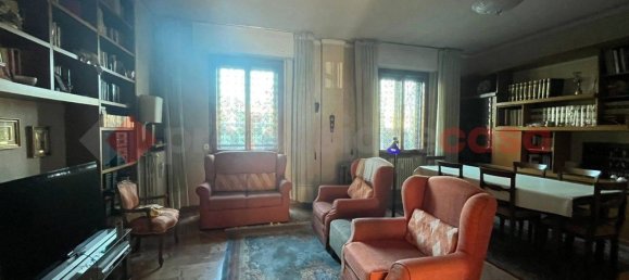 7 rooms Apartment in Florence, Italy No. 203098 4