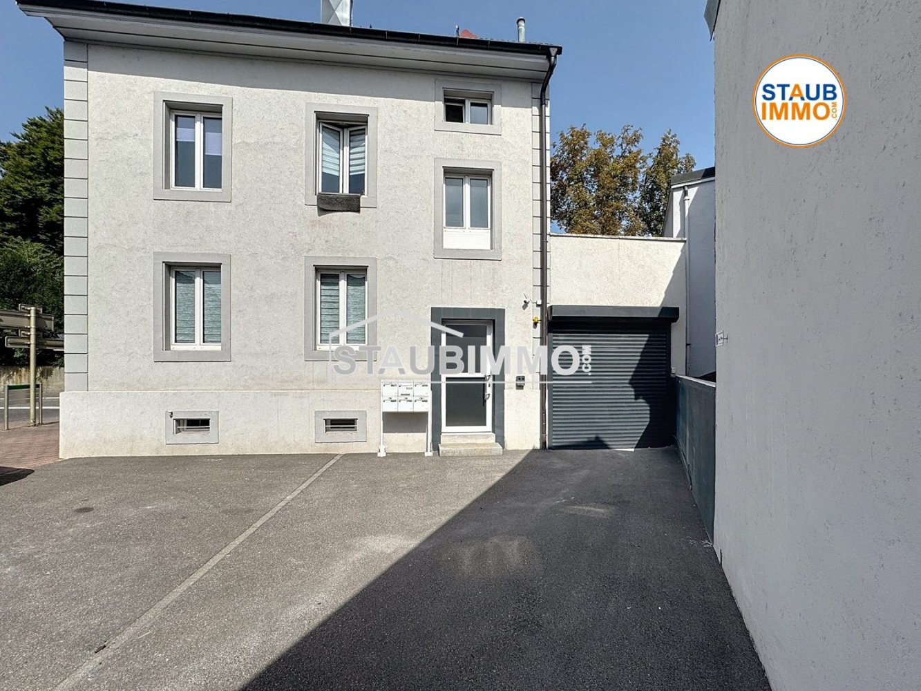 210m² Building in Hegenheim, France No. 330444