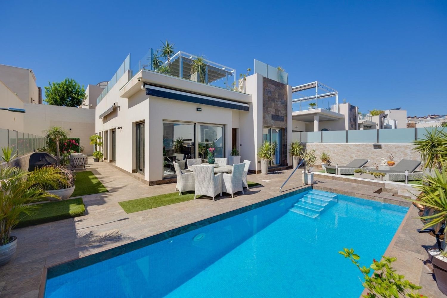 4 bedrooms Villa in Alicante, Spain No. 217621