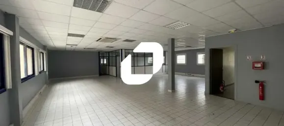 2514m² Commercial property in Morangis, France No. 302450 8