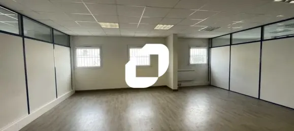 2514m² Commercial property in Morangis, France No. 302450 7