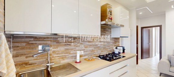 3 rooms Apartment in Turin, Italy No. 271236 2