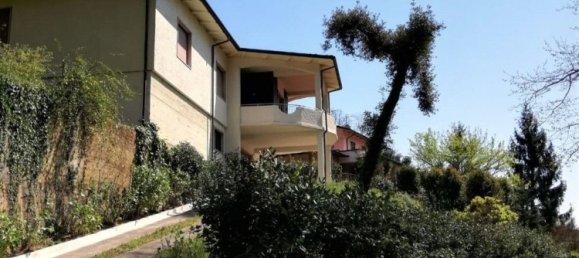 6 rooms House in Carrara, Italy No. 51768 5