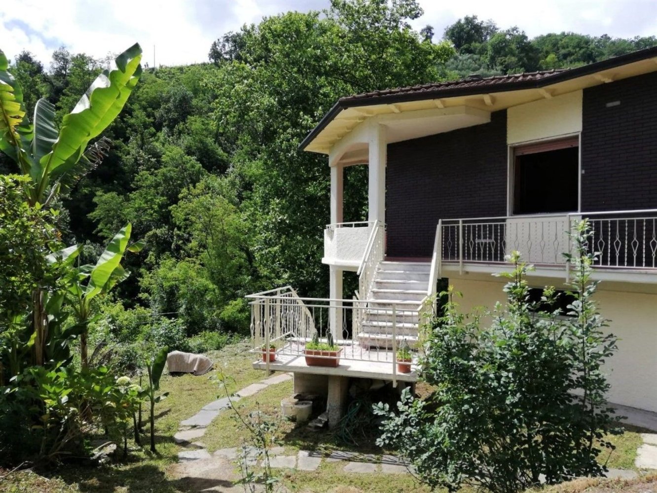 6 rooms House in Carrara, Italy No. 51768