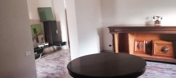 6 rooms House in Carrara, Italy No. 51768 10