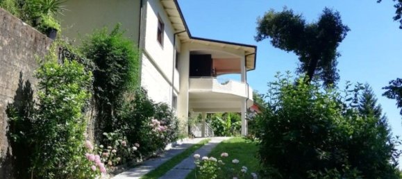 6 rooms House in Carrara, Italy No. 51768 3
