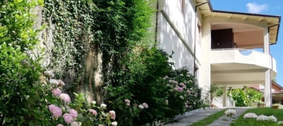 6 rooms House in Carrara, Italy No. 51768 4