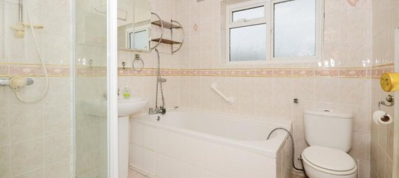 2 bedrooms House in Hayes, United Kingdom No. 6331 8