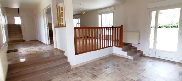 4 bedrooms House in Cinqueux, France No. 241863 4