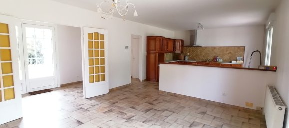 4 bedrooms House in Cinqueux, France No. 241863 6