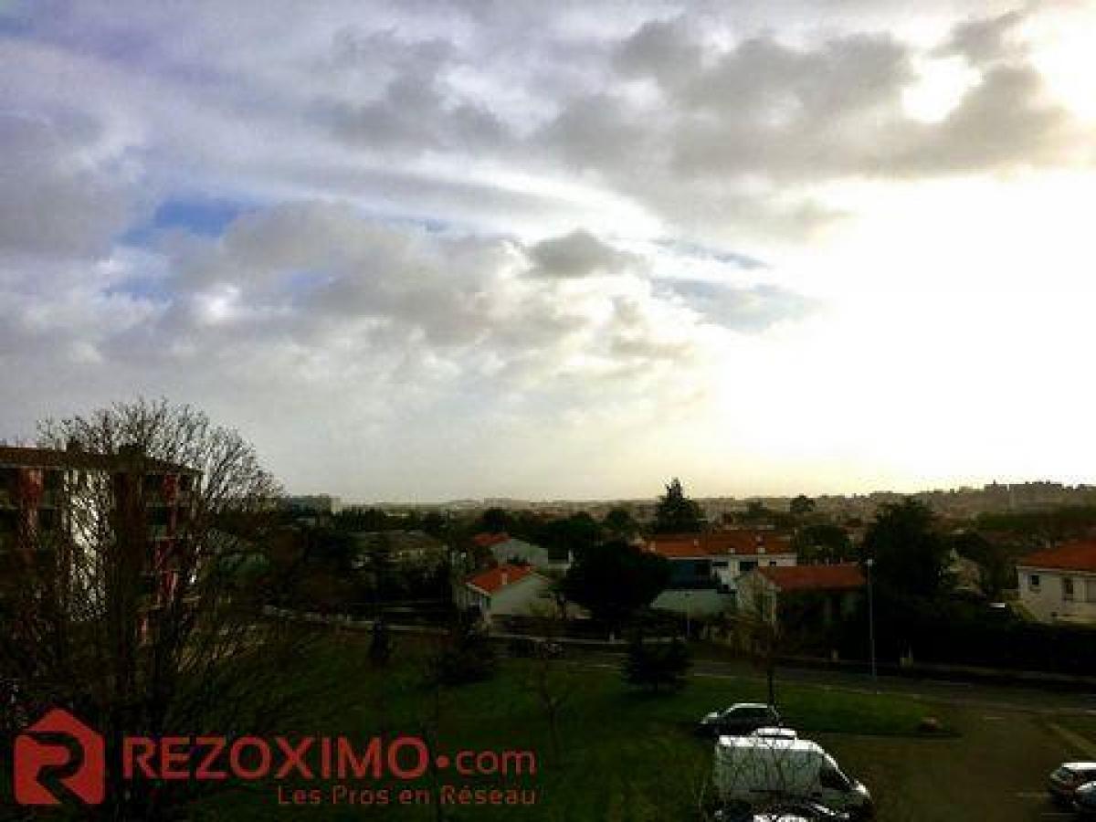 3 bedrooms Condo in La Rochelle, France No. 31946