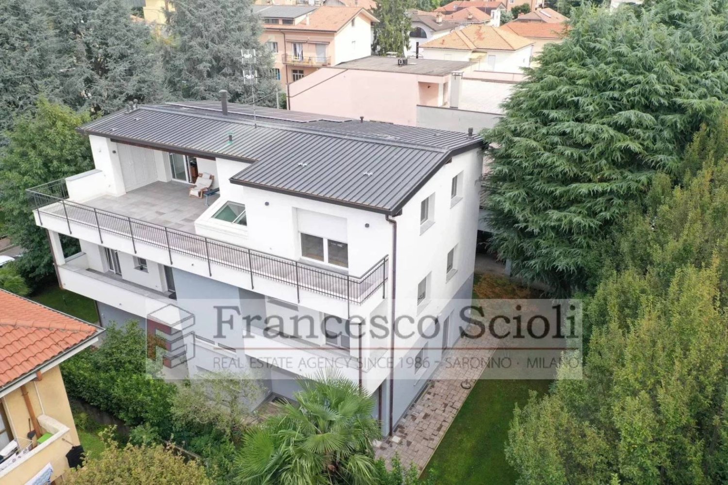 5 bedrooms Villa in Saronno, Italy No. 384467