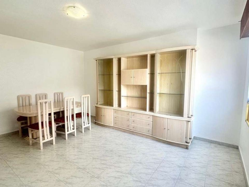 Apartamento de 3 dormitorios en Torrevieja, Spain No. 209608