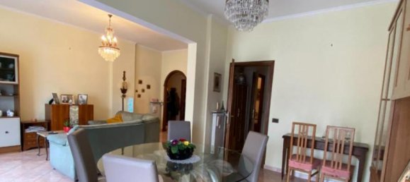 3 bedrooms Apartment in Rome, Italy No. 163187 2