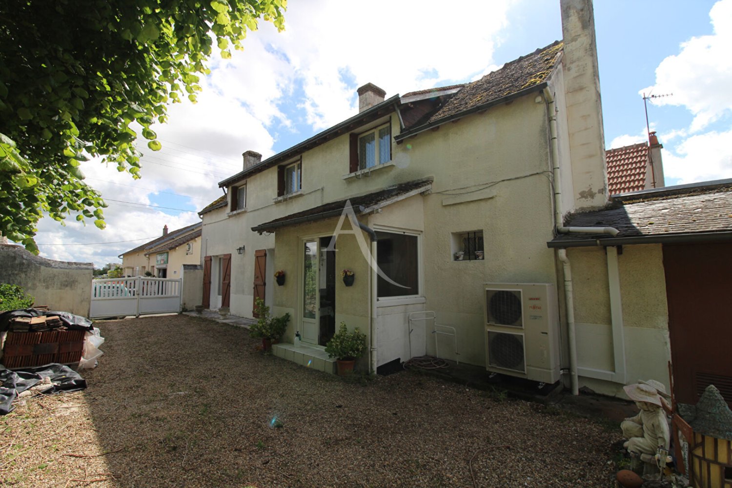 4 bedrooms House in Saint-Claude-de-Diray, France No. 65591