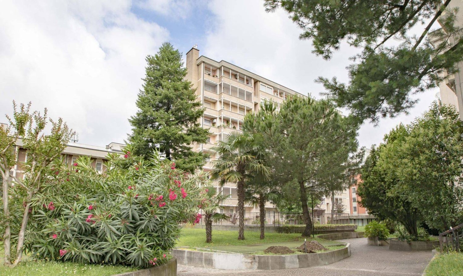 2 bedrooms Apartment in Milan, Italy No. 319883