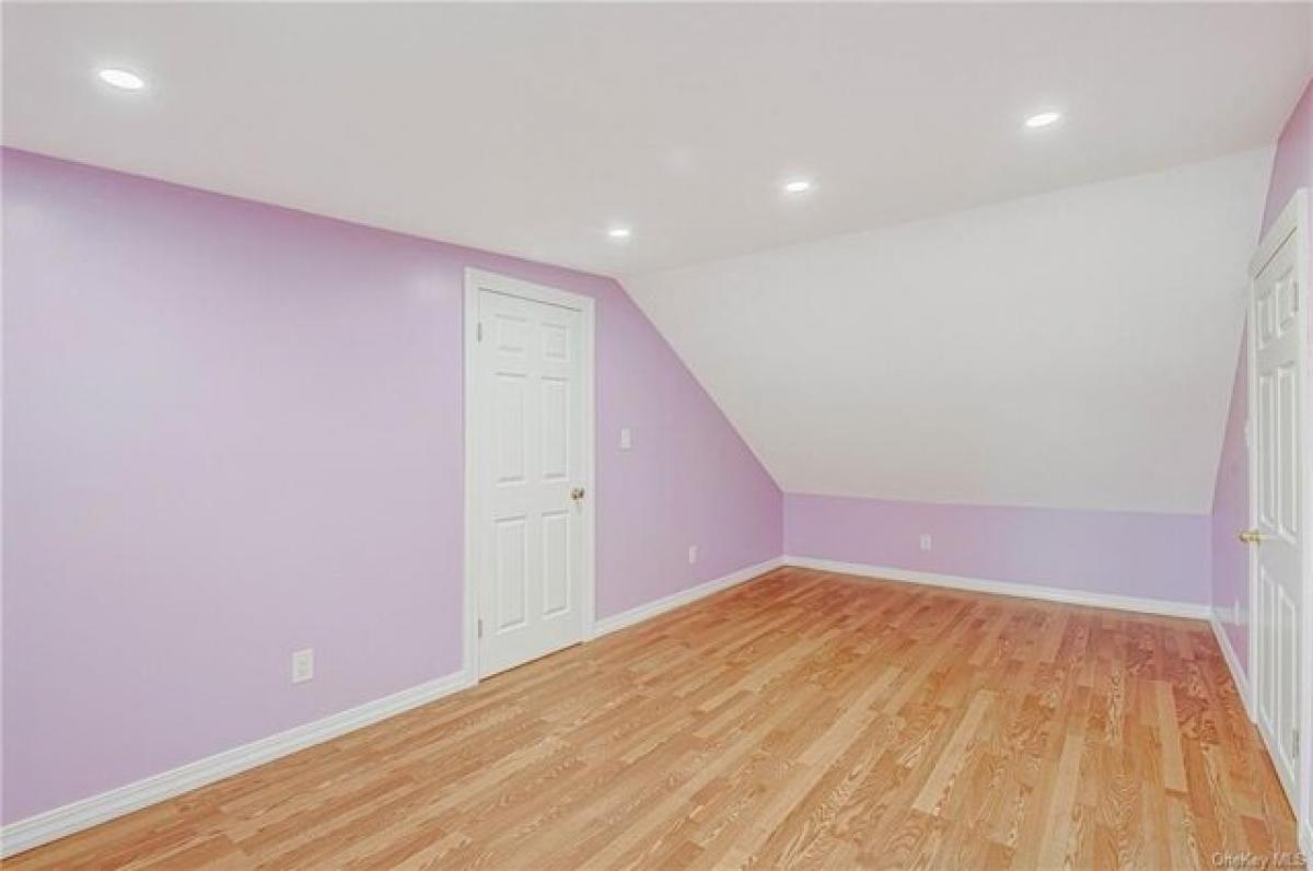 Дом с 4 спальнями в Cambria Heights, США № 291068