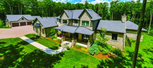 5 bedrooms House in Guelph, Canada No. 731 2