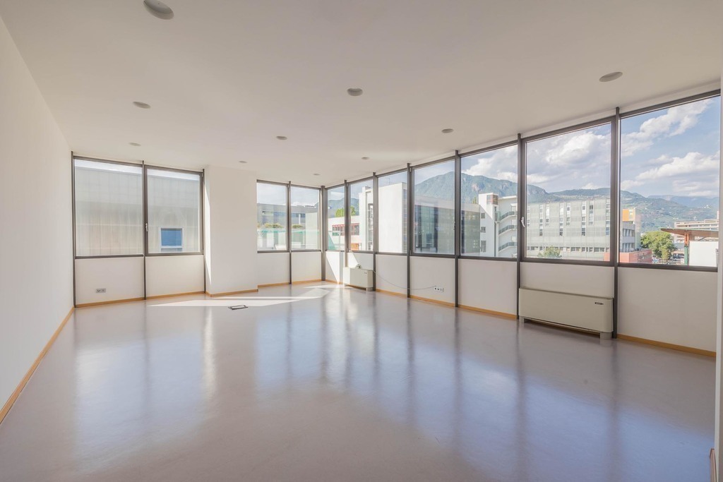  مكتب في Trentino-Alto Adige, Italy 637متر مربع رقم 91053