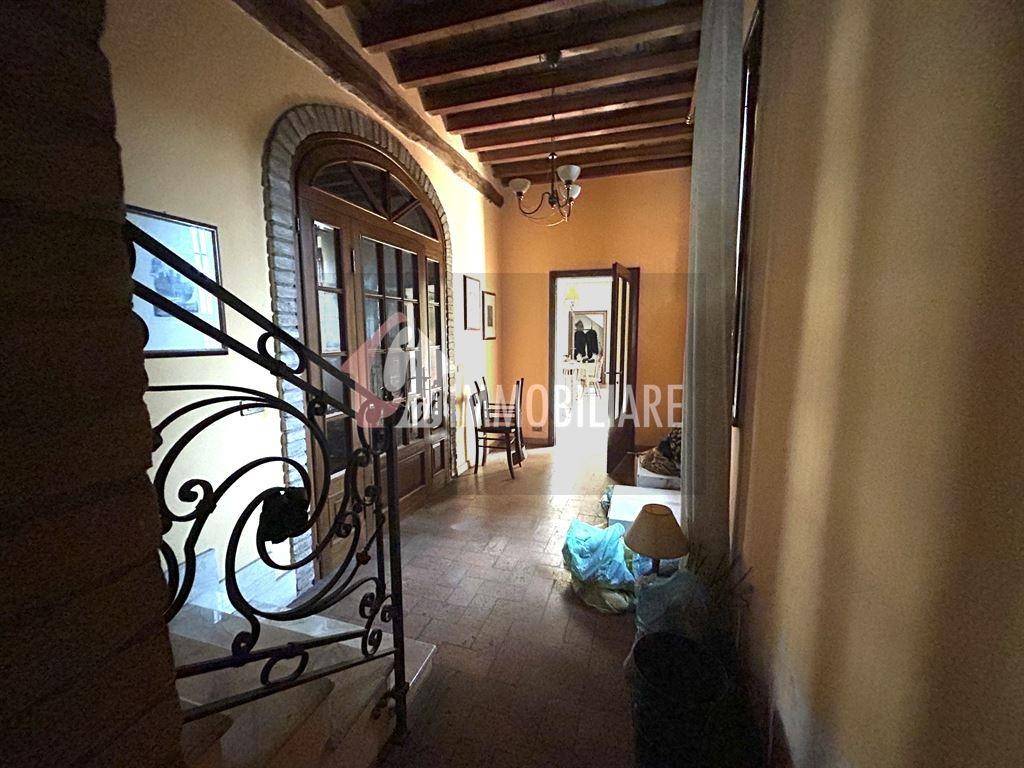 Casa de 5 dormitorios en San Martino dall'Argine, Italy No. 286862