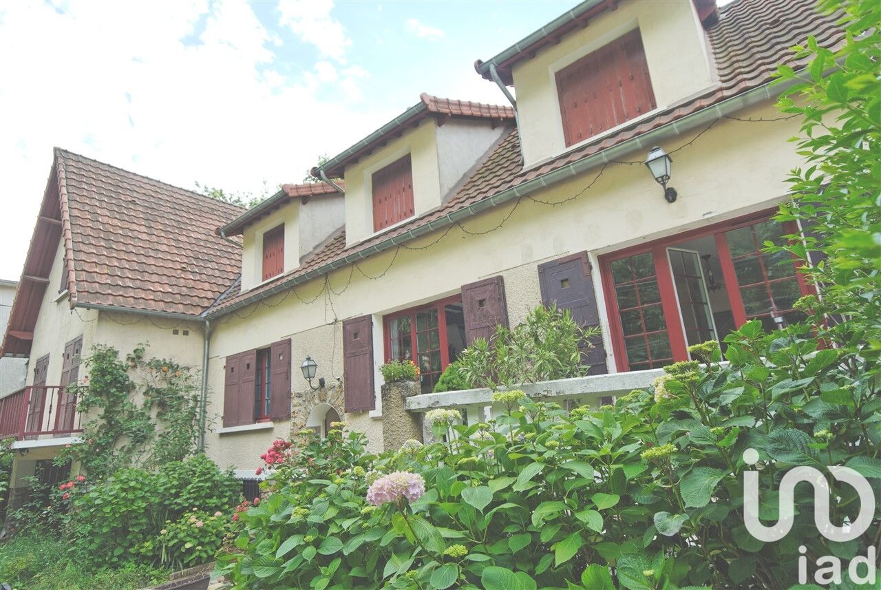 7 bedrooms House in Sainte-Genevieve-des-Bois, France No. 322347