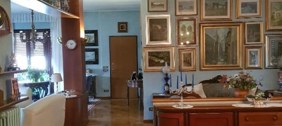 11 rooms Apartment in Bosisio Parini, Italy No. 15578 3