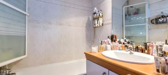 2 bedrooms Apartment in Paris, France No. 172077 8