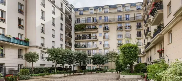 2 bedrooms Apartment in Paris, France No. 172077 3