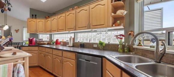 3 bedrooms House in British Columbia, Canada No. 182 5