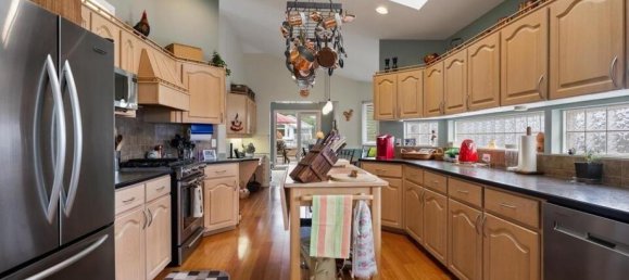 3 bedrooms House in British Columbia, Canada No. 182 4