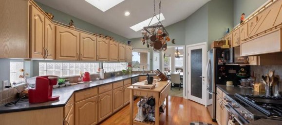 3 bedrooms House in British Columbia, Canada No. 182 3