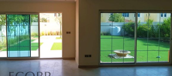 4 bedrooms Villa in Jumeirah Park, UAE No. 6567 5