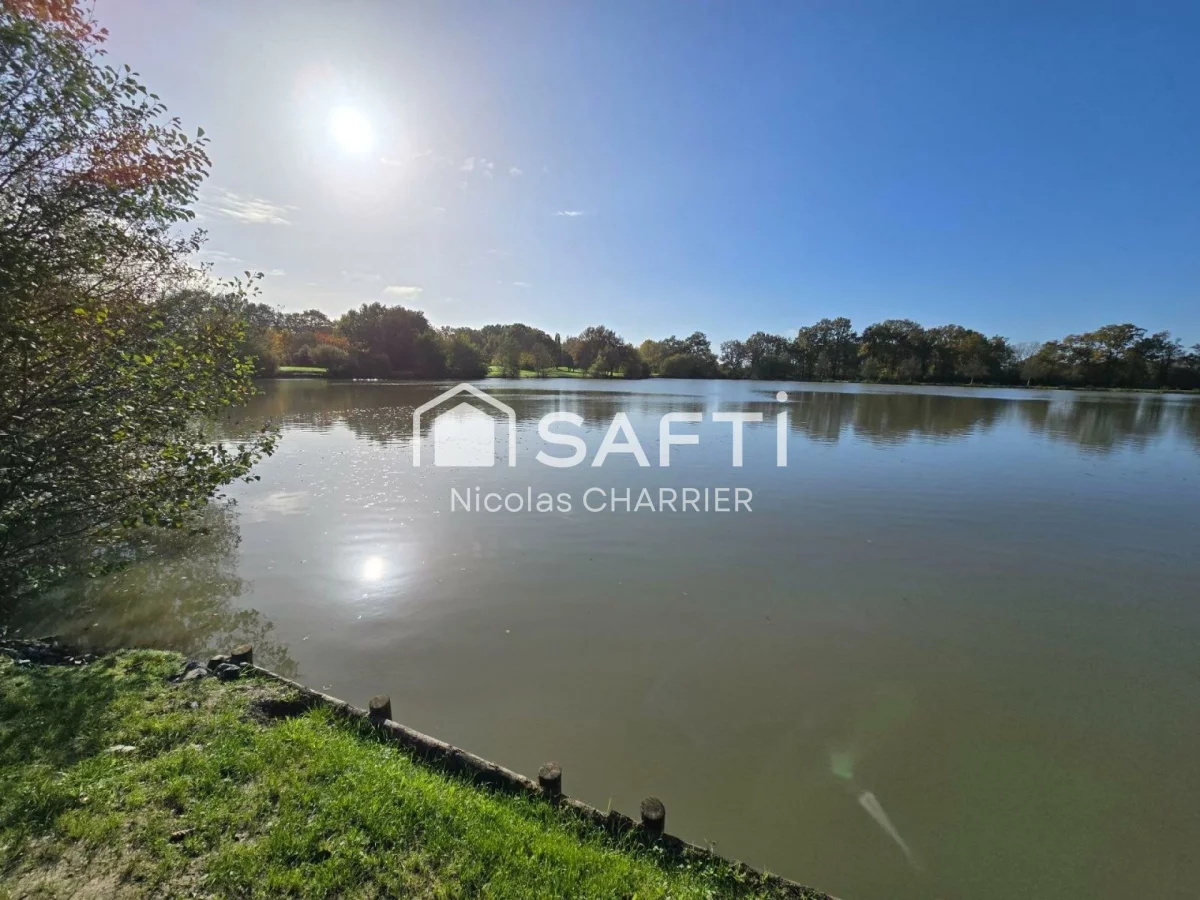  قطعة أرض في Maine-et-Loire, France 300متر مربع رقم 99564