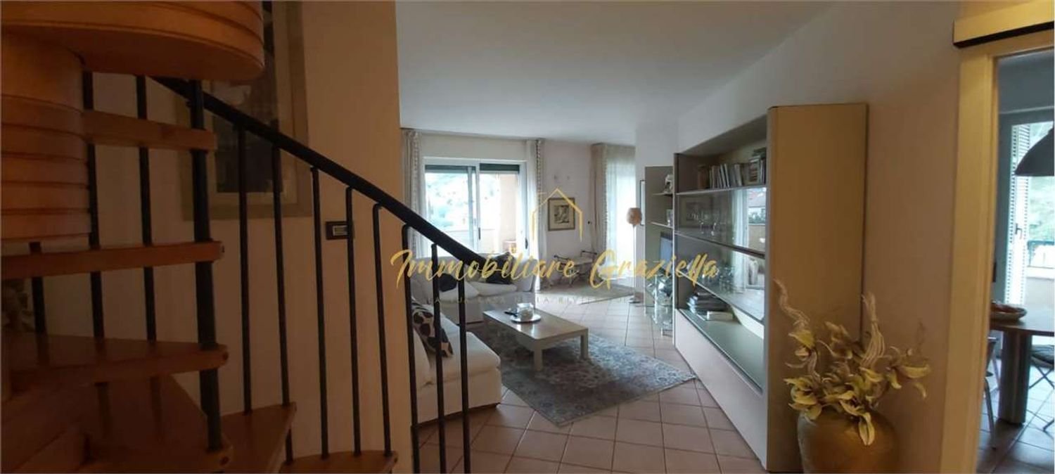 Apartamento de 4 habitaciónes en Camporosso, Italy No. 190705