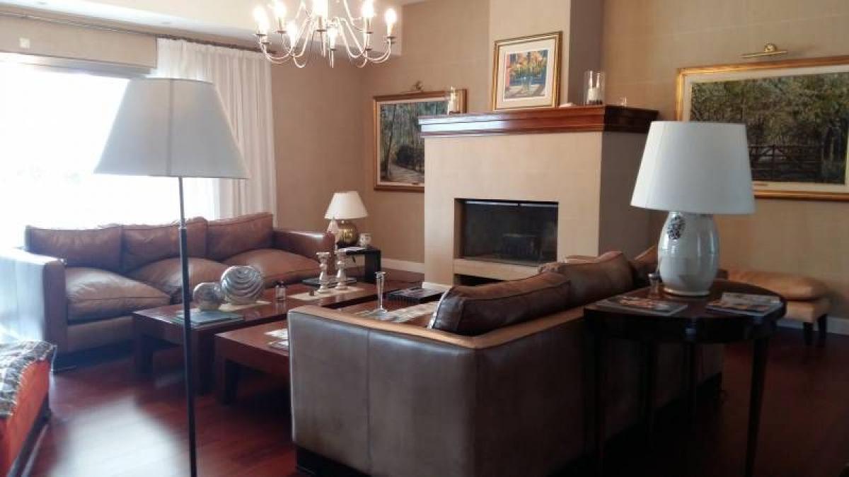 5 bedrooms House in Buenos Aires, Argentina No. 97383