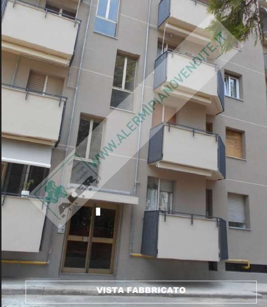 3 bedrooms Apartment in Milan, Italy No. 392563