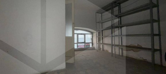 Almacén de 1 habitación en Bari, Italy No. 23244 3