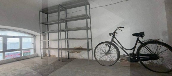 Almacén de 1 habitación en Bari, Italy No. 23244 2