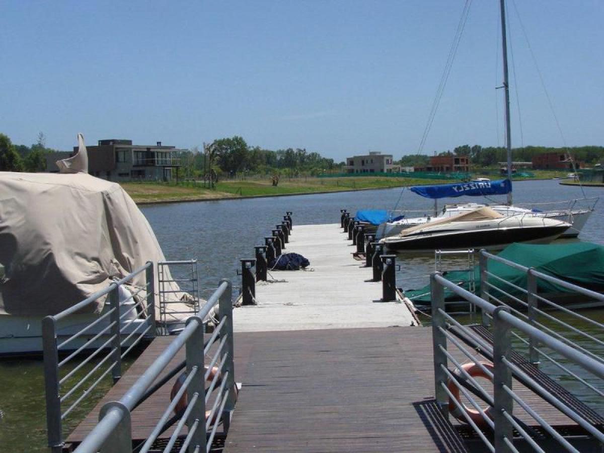  Land in Tigre, Argentina No. 122065
