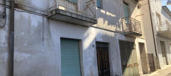 Дом с 8 комнатами в Купелло, Италия № 233943 5