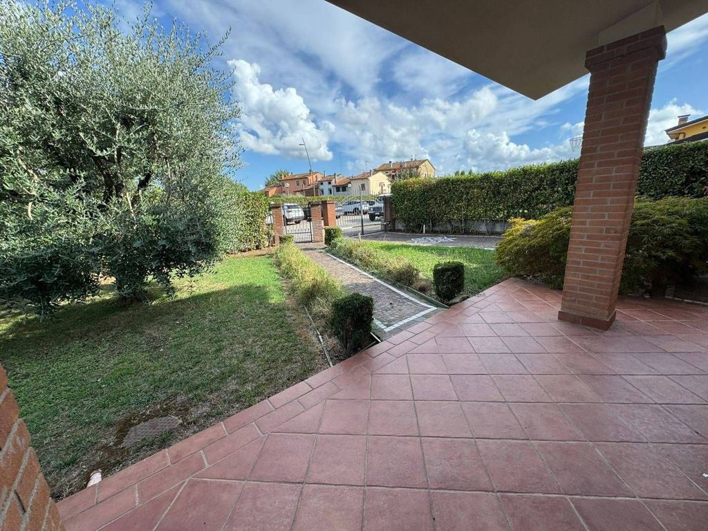 3 bedrooms Villa in Capannori, Italy No. 365955