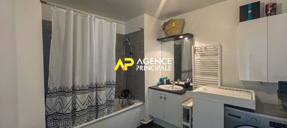 1 bedroom Apartment in Bezons, France No. 179726 6