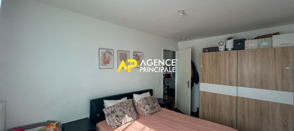 1 bedroom Apartment in Bezons, France No. 179726 9